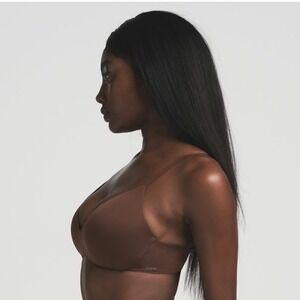 SKIMS Wireless Form Push Up Plunge Bra Cocoa Size‎ 32C